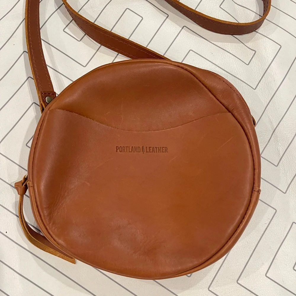 New Portland Leather Round Purse - Picture 2 of 13
